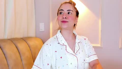 Snapshot of lia_walton__ chatting on November 20, 5:12 pm liz walton online show from November 20, 5:12 pm