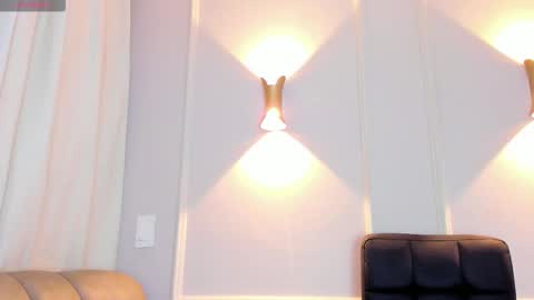 Snapshot of lia_walton__ chatting on December 2, 12:21 pm liz walton online show from December 2, 12:21 pm