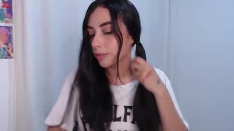 Snapshot of liaa_cute_ chatting on June 11, 2:33 am lia online show from June 11, 2:33 am