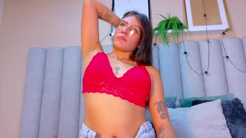 L I A   online show from April 27, 2:42 am