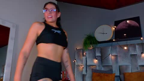 Snapshot of liaamoretti__ chatting on May 15, 3:24 am L I A online show from May 15, 3:24 am