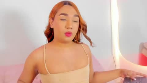 Snapshot of liacampbell__ chatting on April 30, 8:37 pm La online show from April 30, 8:37 pm
