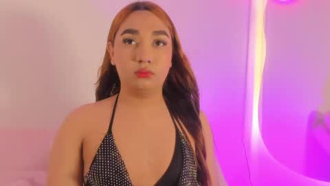Snapshot of liacampbell__ chatting on May 1, 8:46 pm La online show from May 1, 8:46 pm