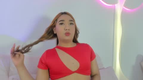 Snapshot of liacampbell__ chatting on May 4, 8:38 pm La online show from May 4, 8:38 pm