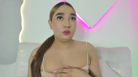 Snapshot of liacampbell__ chatting on June 15, 8:55 pm La online show from June 15, 8:55 pm