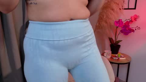 Snapshot of liafox_b chatting on April 30, 4:08 am LiaFox b online show from April 30, 4:08 am