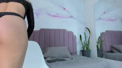 Snapshot of liaguzman chatting on September 12, 3:17 am liaguzman online show from September 12, 3:17 am