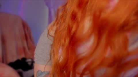 Snapshot of liahilton_ chatting on December 12, 11:29 am lh6 9c online show from December 12, 11:29 am