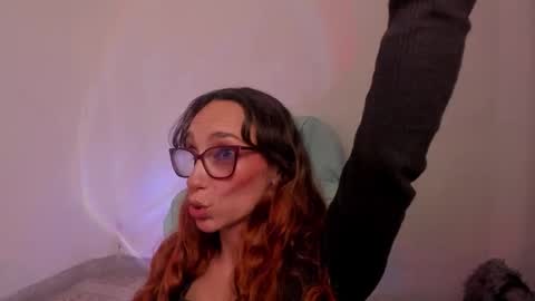 Snapshot of liahilton_ chatting on December 19, 3:30 pm lh6 9c online show from December 19, 3:30 pm