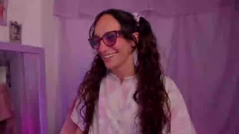 Snapshot of liahilton_ chatting on February 11, 3:28 pm lh6 9c online show from February 11, 3:28 pm