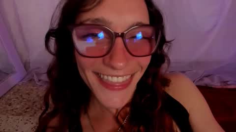 Snapshot of liahilton_ chatting on March 6, 11:23 pm lh6 9c online show from March 6, 11:23 pm