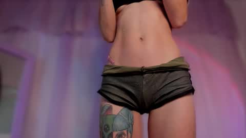 Snapshot of liahilton_ chatting on March 25, 11:22 pm lh6 9c online show from March 25, 11:22 pm