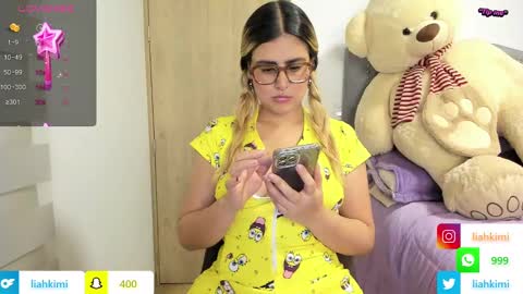 Snapshot of liahkimi chatting on December 6, 3:19 am Lia online show from December 6, 3:19 am