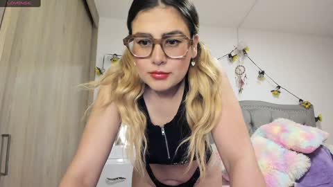 Snapshot of liahkimi chatting on February 26, 1:00 am Lia online show from February 26, 1:00 am