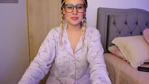 Snapshot of liahkimi chatting on September 25, 12:03 am Lia online show from September 25, 12:03 am