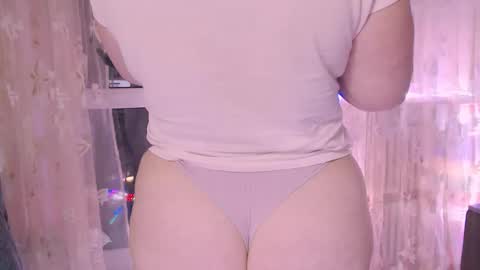 Snapshot of liahsofty chatting on December 8, 10:14 pm miss Lia colection for travel online show from December 8, 10:14 pm