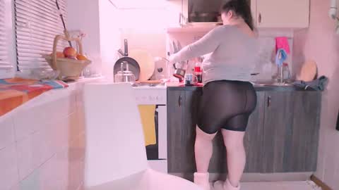 Snapshot of liahsofty chatting on December 15, 11:42 pm miss Lia colection for travel online show from December 15, 11:42 pm