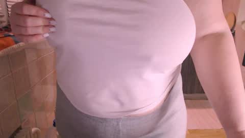 Snapshot of liahsofty chatting on December 19, 10:21 pm miss Lia colection for travel online show from December 19, 10:21 pm