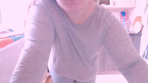 Snapshot of liahsofty chatting on December 24, 9:28 am miss Lia colection for travel online show from December 24, 9:28 am