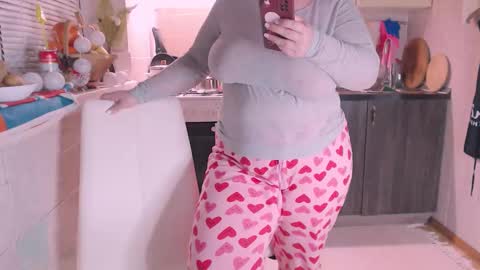 Snapshot of liahsofty chatting on December 31, 5:51 pm miss Lia colection for travel online show from December 31, 5:51 pm