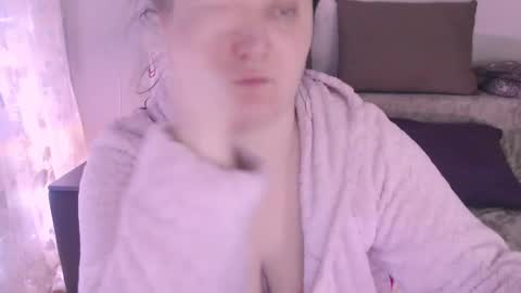 Snapshot of liahsofty chatting on January 26, 11:50 pm miss Lia colection for travel online show from January 26, 11:50 pm