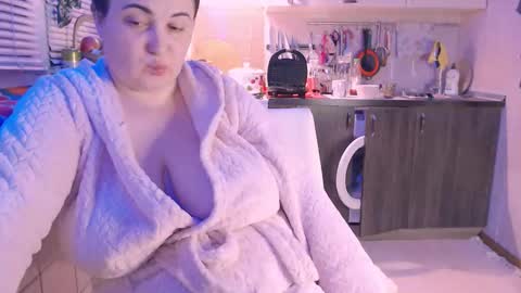 Snapshot of liahsofty chatting on February 3, 12:04 am miss Lia colection for travel online show from February 3, 12:04 am