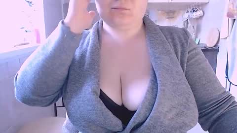 Snapshot of liahsofty chatting on September 21, 5:31 am miss Lia colection for travel online show from September 21, 5:31 am