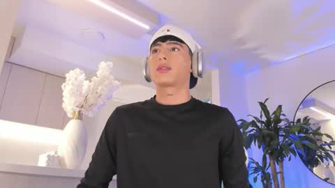 Liam online show from February 25, 1:15 am