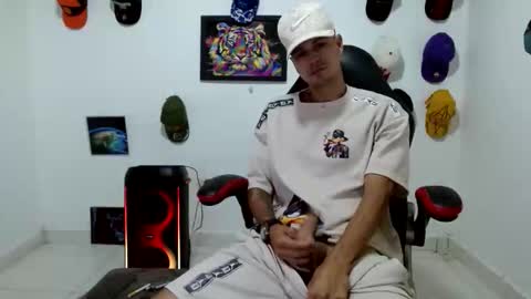 Andres online show from June 7, 10:02 pm