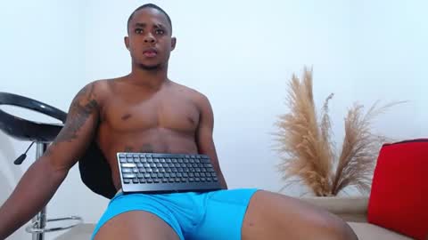 Snapshot of liam_bolt chatting on July 22, 4:15 am liam_bolt online show from July 22, 4:15 am