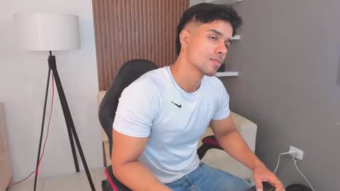 Snapshot of liam_colliins chatting on February 2, 11:40 am Liam Collins online show from February 2, 11:40 am