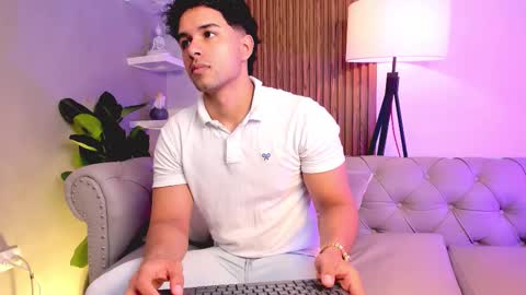 Snapshot of liam_colliins chatting on November 27, 11:45 am Liam Collins online show from November 27, 11:45 am