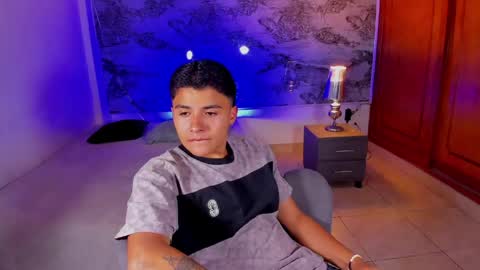 Snapshot of liam_dustin chatting on May 20, 9:10 pm Liam online show from May 20, 9:10 pm