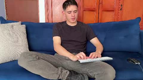 Snapshot of liam_enzho chatting on June 25, 2:43 pm Liam online show from June 25, 2:43 pm