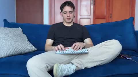 Snapshot of liam_enzho chatting on July 15, 9:53 pm Liam online show from July 15, 9:53 pm