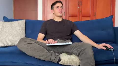 Snapshot of liam_enzho chatting on August 3, 2:44 pm Liam online show from August 3, 2:44 pm
