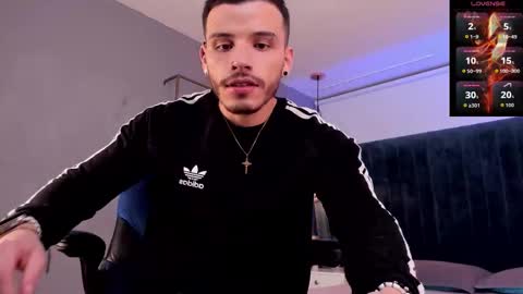 liam_es online show from March 15, 4:40 am