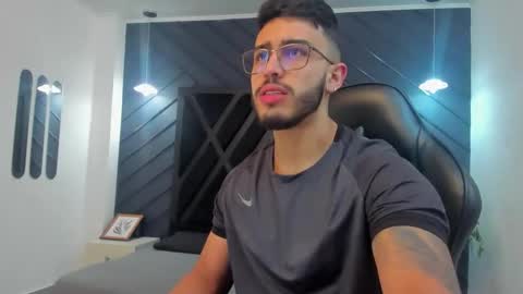 Snapshot of liam_kleiin chatting on November 11, 11:32 am LIAM KLEIN online show from November 11, 11:32 am