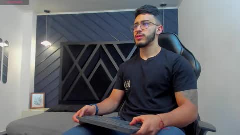 Snapshot of liam_kleiin chatting on November 13, 11:20 am LIAM KLEIN online show from November 13, 11:20 am