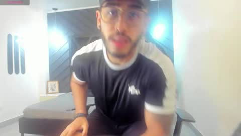 Snapshot of liam_kleiin chatting on November 15, 11:18 am LIAM KLEIN online show from November 15, 11:18 am