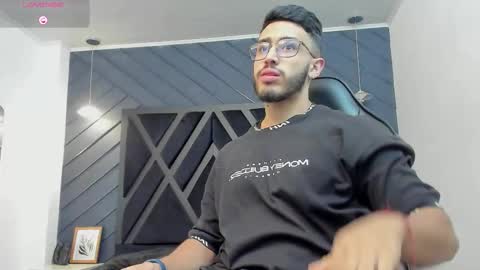 Snapshot of liam_kleiin chatting on November 22, 11:09 am LIAM KLEIN online show from November 22, 11:09 am