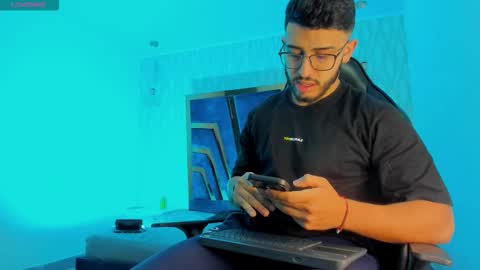 Snapshot of liam_kleiin chatting on November 27, 11:12 am LIAM KLEIN online show from November 27, 11:12 am