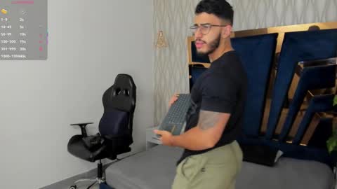 Snapshot of liam_kleiin chatting on December 2, 11:15 am LIAM KLEIN online show from December 2, 11:15 am