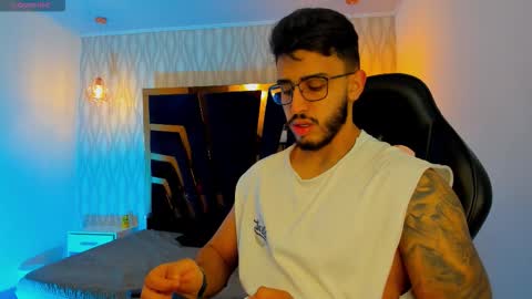 Snapshot of liam_kleiin chatting on December 15, 11:25 am LIAM KLEIN online show from December 15, 11:25 am