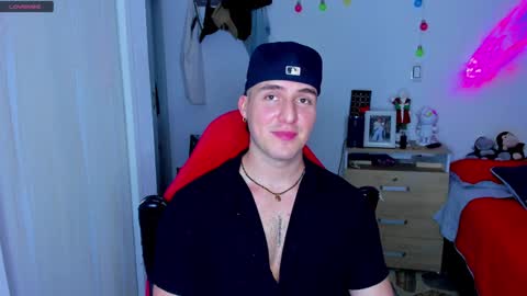 Snapshot of liam_oficial chatting on December 13, 7:15 am liam online show from December 13, 7:15 am