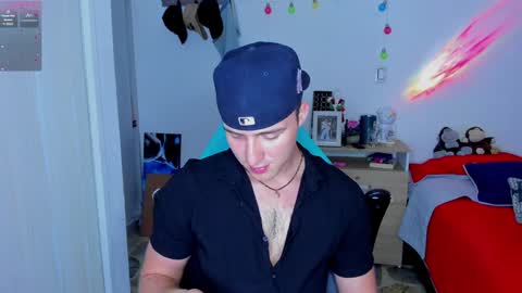 Snapshot of liam_oficial chatting on January 10, 1:42 am liam online show from January 10, 1:42 am