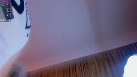 Snapshot of liam_oficial chatting on February 9, 6:33 am liam online show from February 9, 6:33 am