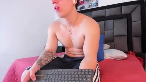 Snapshot of liam_saint chatting on July 25, 2:14 pm Call me Lian online show from July 25, 2:14 pm