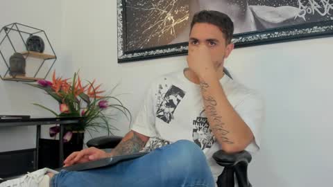 Snapshot of liam_walk chatting on January 31, 1:12 pm Liam online show from January 31, 1:12 pm