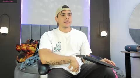 Snapshot of liam_walk chatting on October 28, 11:07 pm Liam online show from October 28, 11:07 pm